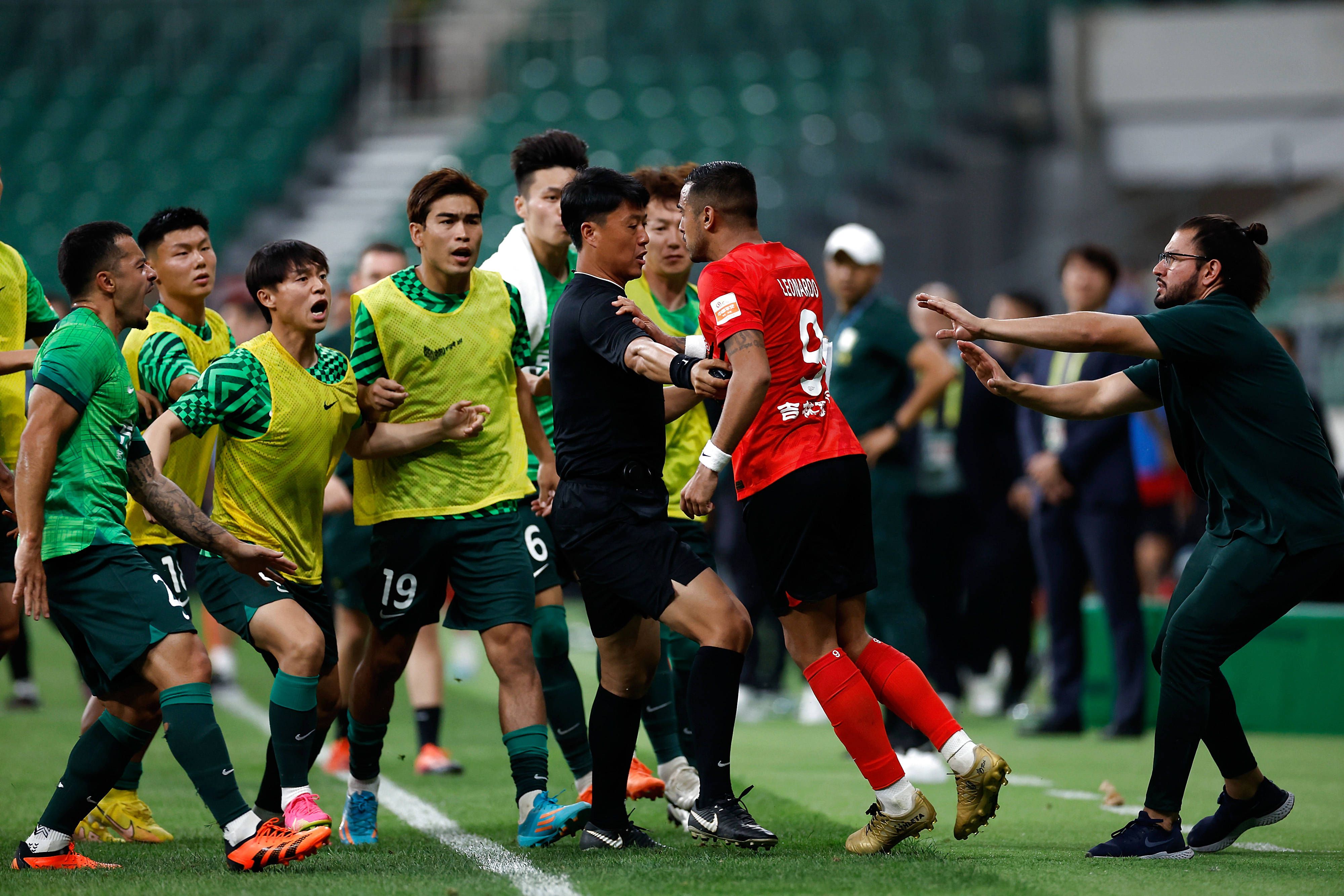 德甲第15轮，勒沃库森主场3-0战胜法兰克福，联赛、欧战、杯赛三条战线延续不败金身！